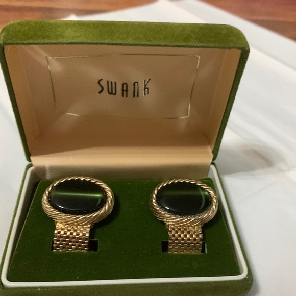 SWANK Other - Vintage Swank Gold w Green faux gemstone Cufflinks in original velvet box